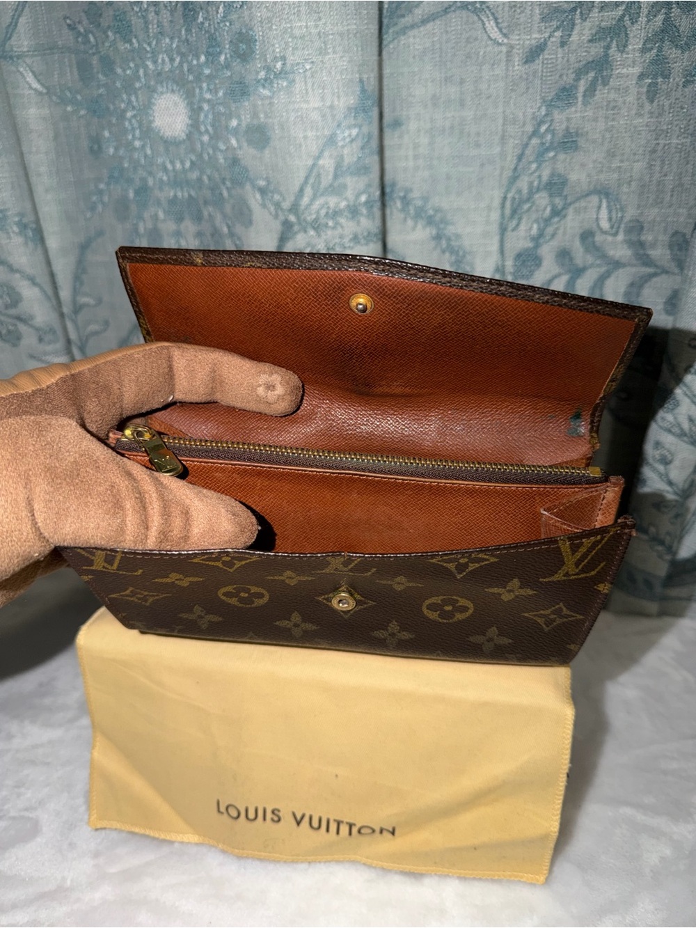 Louis Vuitton Monogram Canvas Sarah Long Wallet - Picture 4 of 6